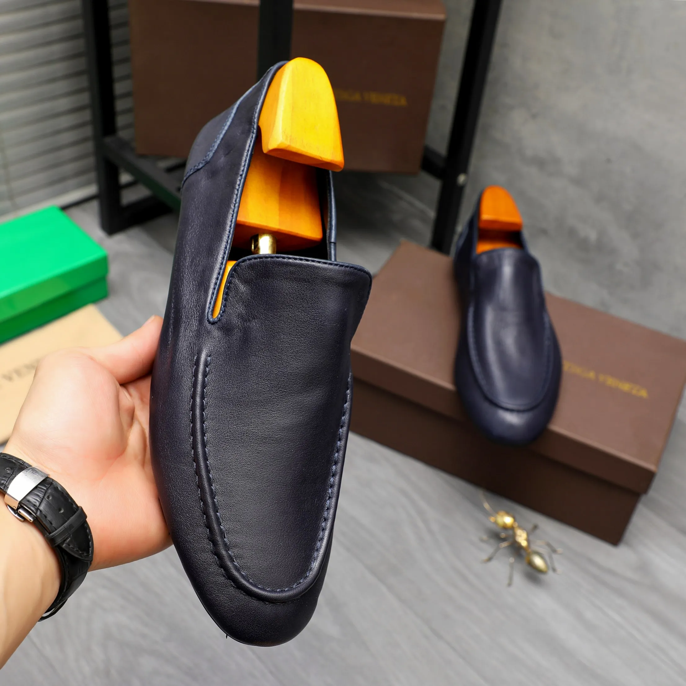 Men's shoes 💰460 Product trademark: BV "Bottega Veneta" soft leather slip-on men's shoes Regular size: 39-45 Product materials: Selected high-quality cowhide upper, cowhide lining, original outsole